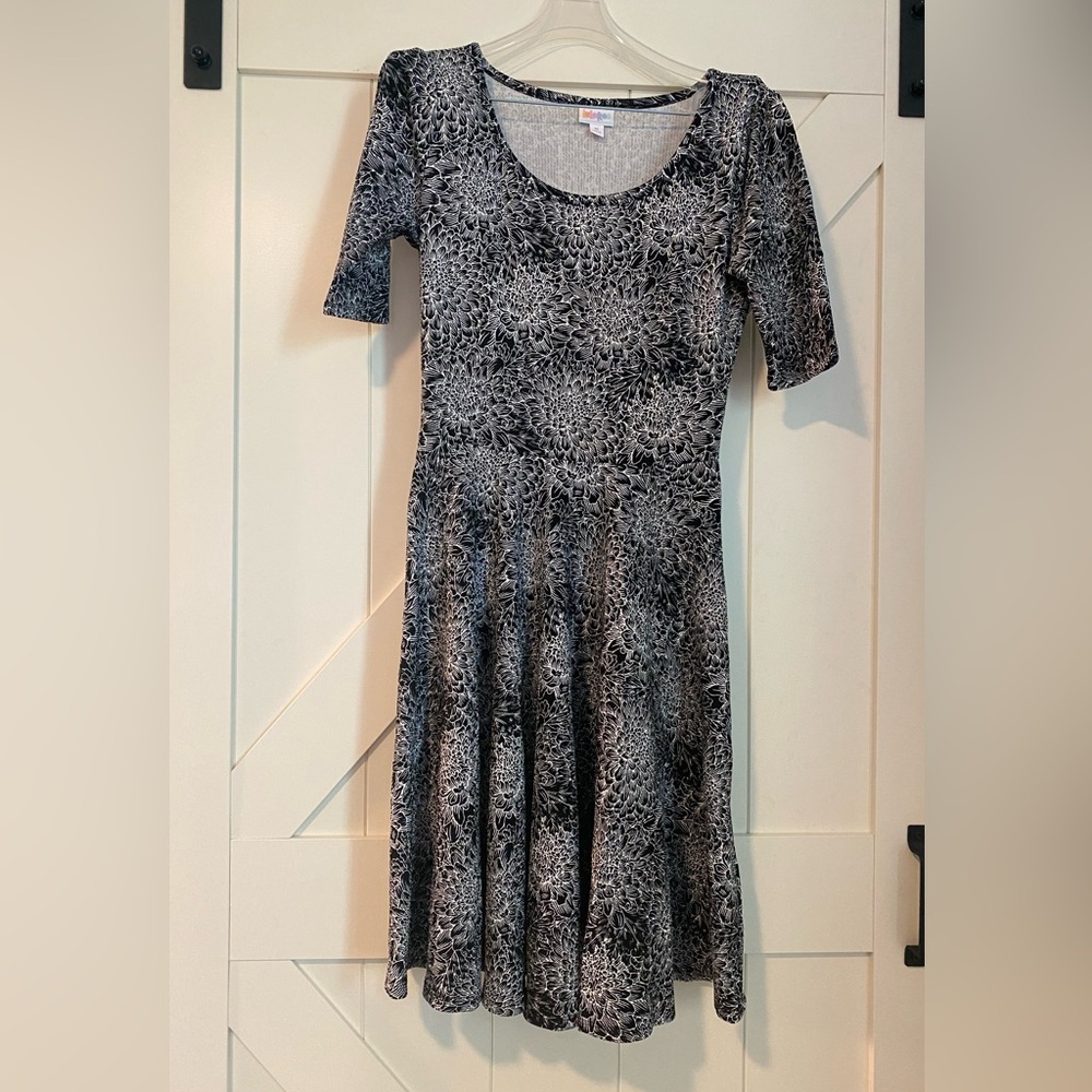 LulaRoe Nicole Dress - Size Medium- Like New